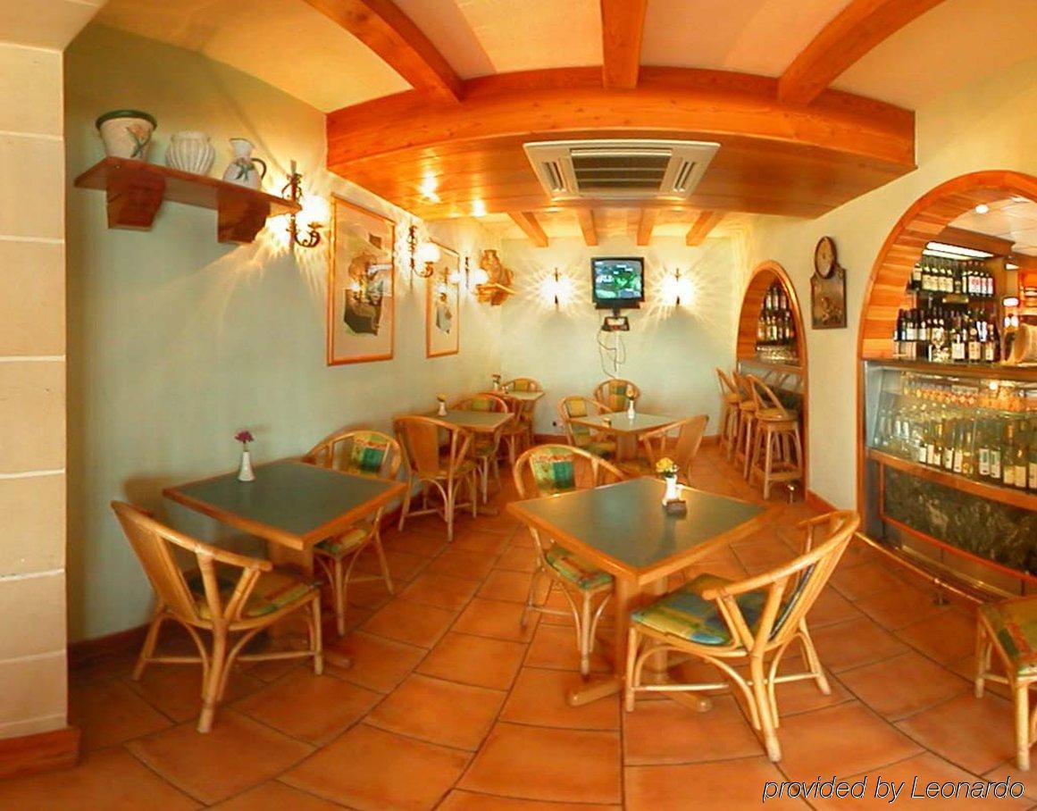 The Mediterranea Hotel & Suites セント・ポールズ・ベイ レストラン 写真